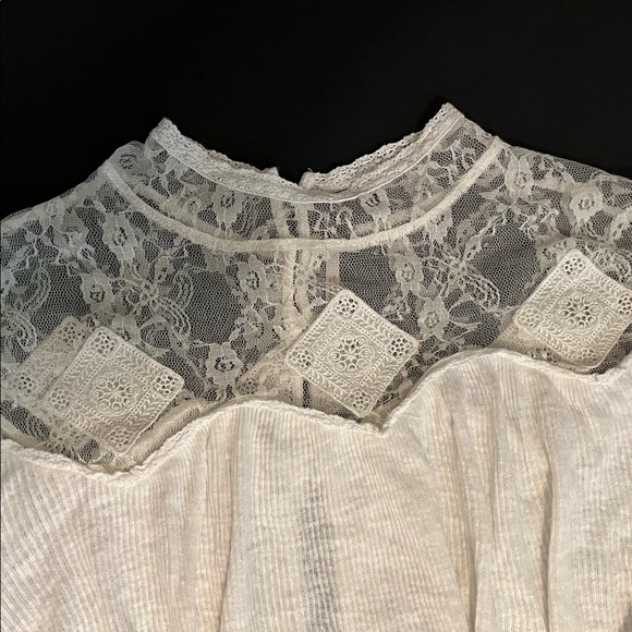 Free People off-white short sleeve crop with lacy bodice and raw hem. - Picture 5 of 7